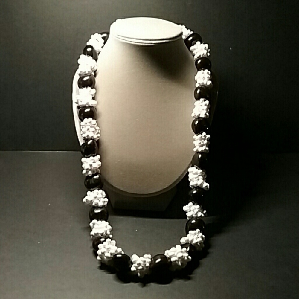 Hawaiian Kukui Nut Seashell Necklace